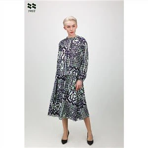 Vienkārša elastīga apaļa kakla blūze ar garām piedurknēm